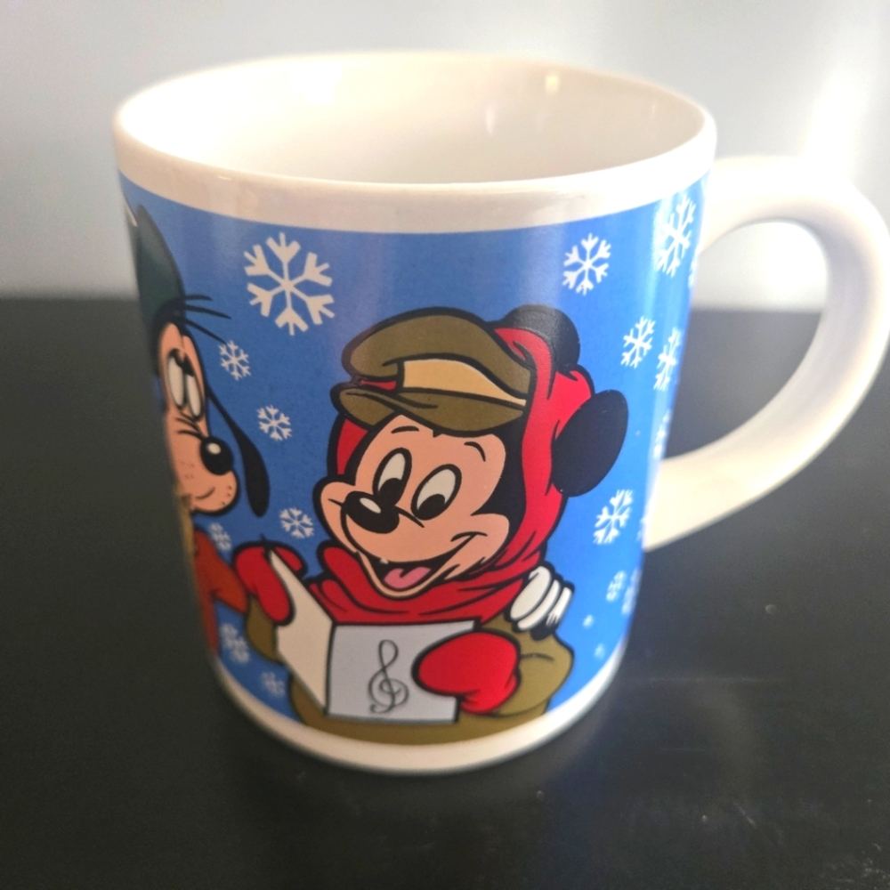 Disney Mickey, Minnie, Donald, Goofy caroling christmas coffee mug